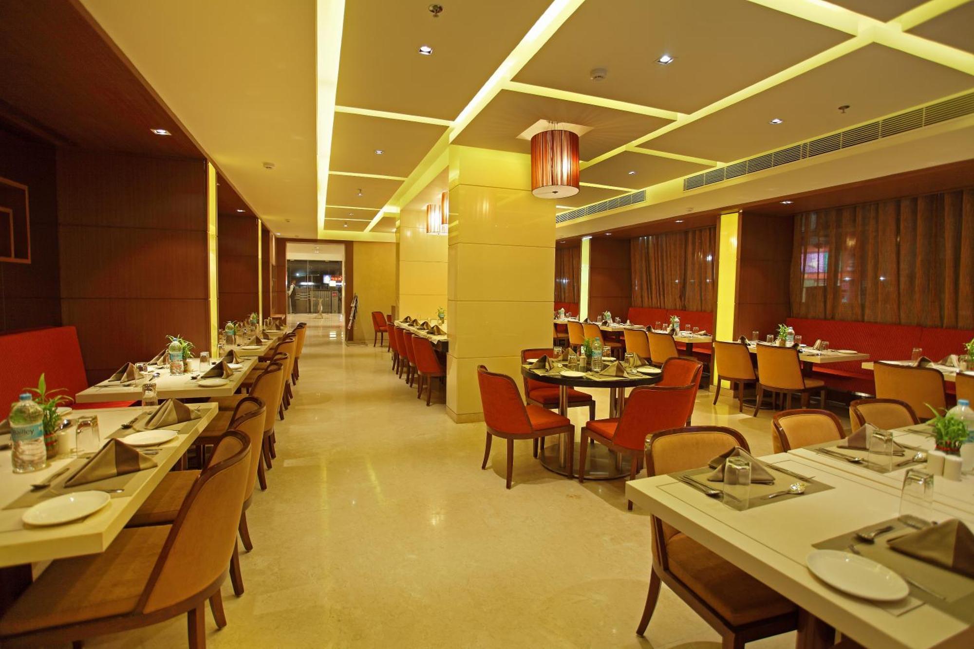 Comfort Inn Legacy Rajkot Exterior photo