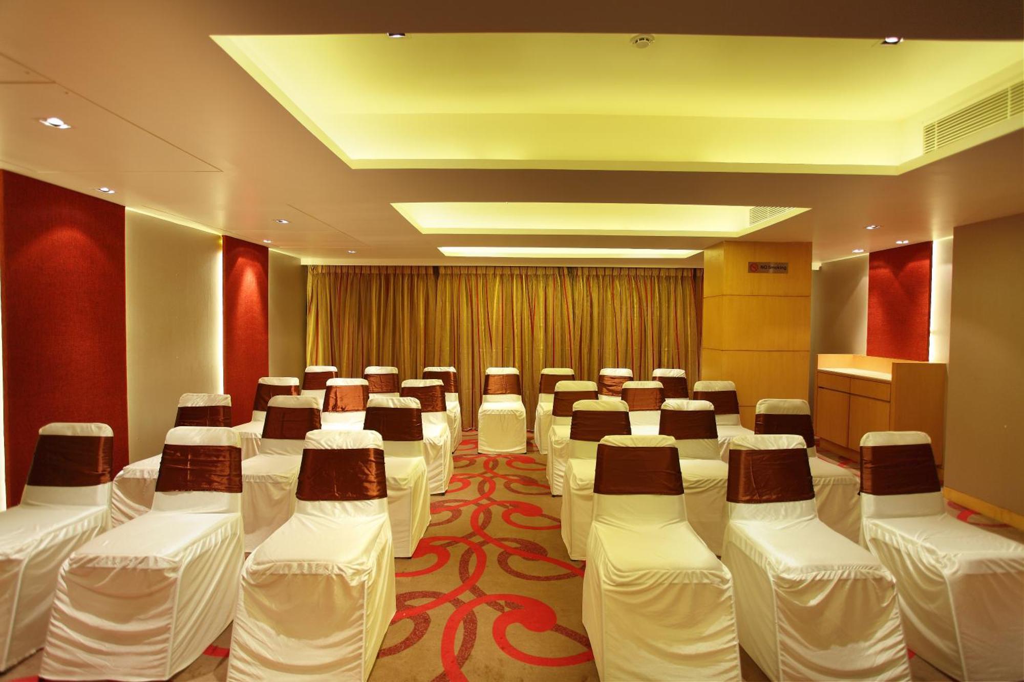 Comfort Inn Legacy Rajkot Business photo