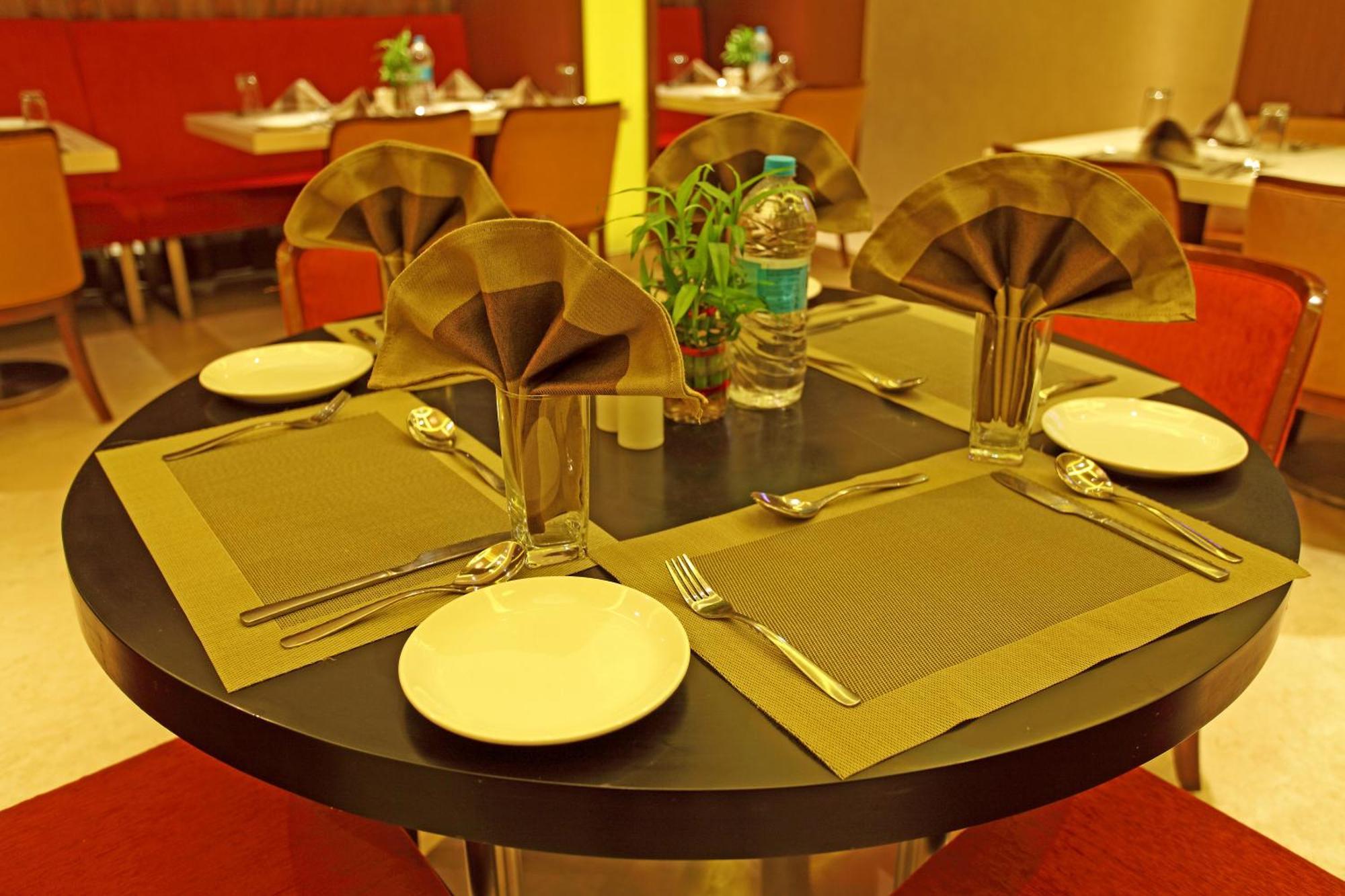 Comfort Inn Legacy Rajkot Restaurant photo