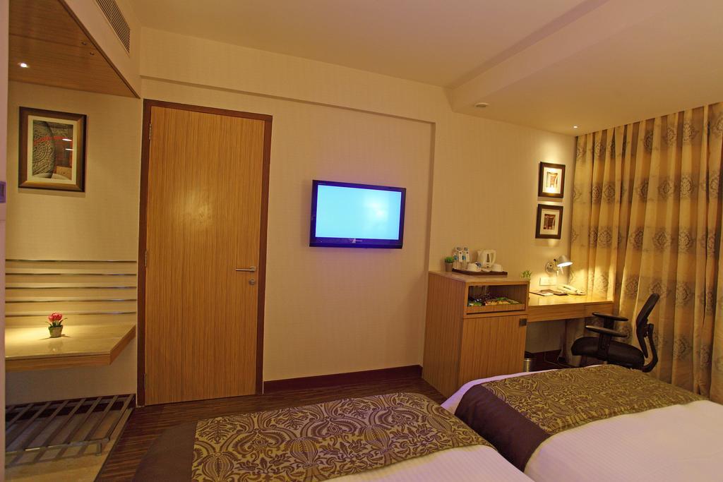 Comfort Inn Legacy Rajkot Exterior photo