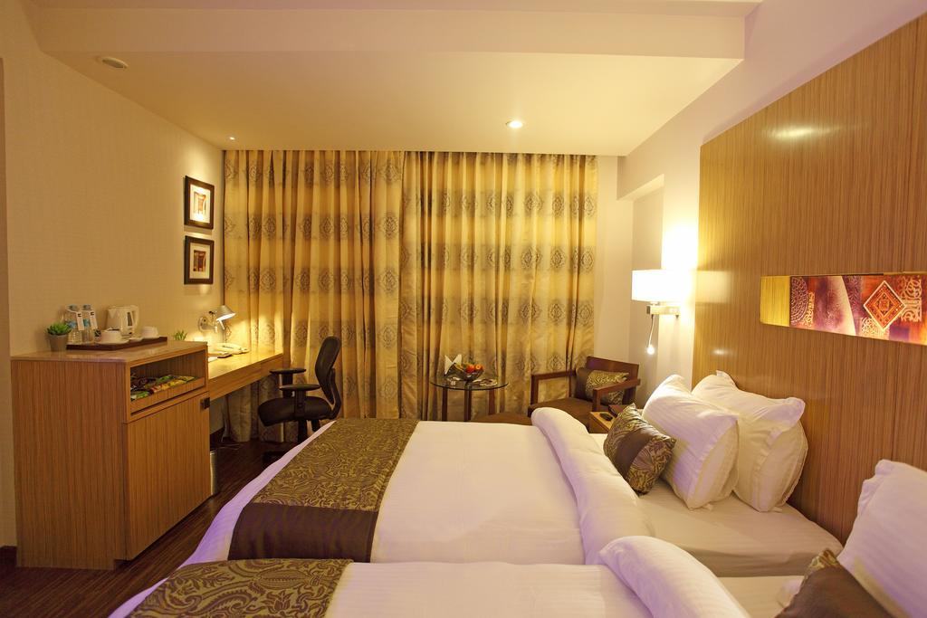 Comfort Inn Legacy Rajkot Exterior photo