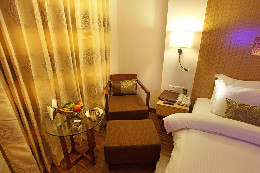 Comfort Inn Legacy Rajkot Exterior photo