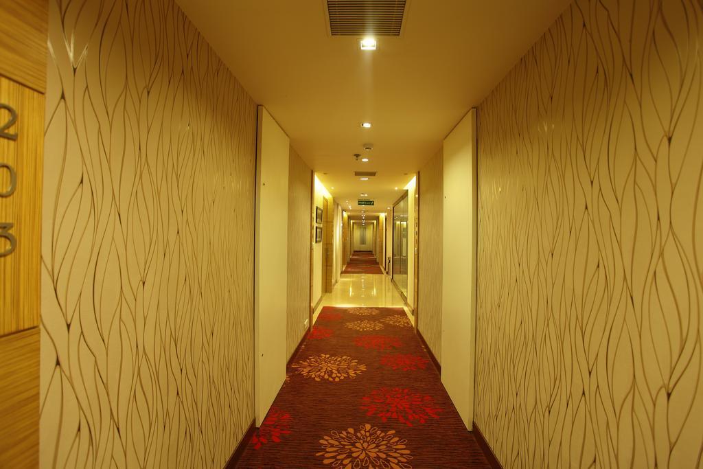 Comfort Inn Legacy Rajkot Exterior photo