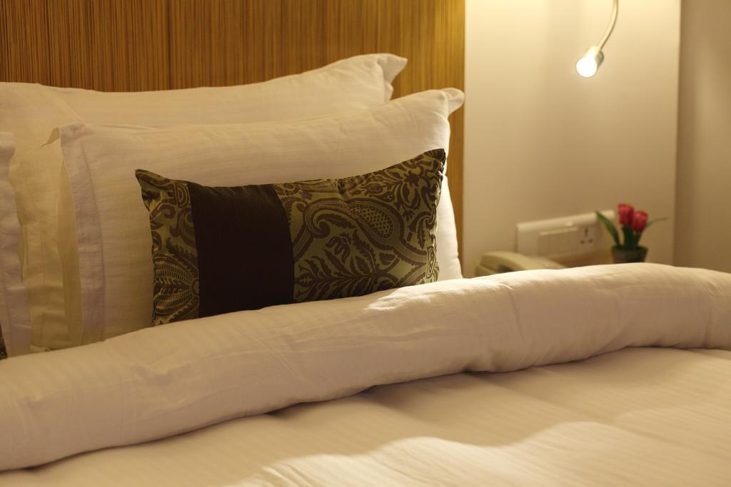 Comfort Inn Legacy Rajkot Exterior photo