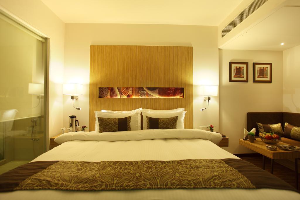 Comfort Inn Legacy Rajkot Exterior photo