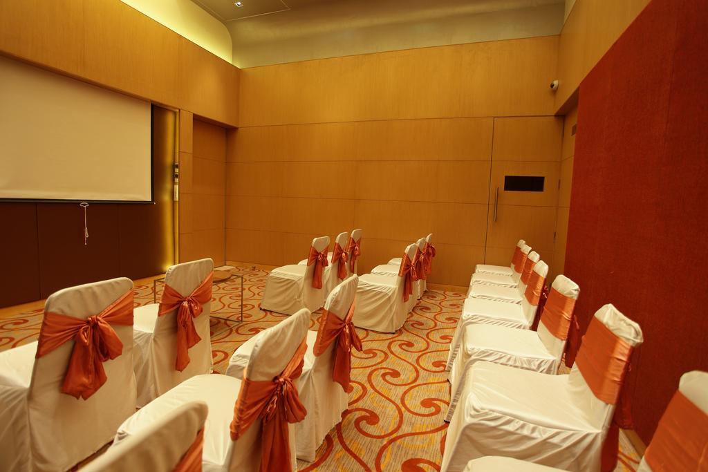 Comfort Inn Legacy Rajkot Exterior photo