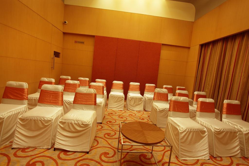 Comfort Inn Legacy Rajkot Exterior photo