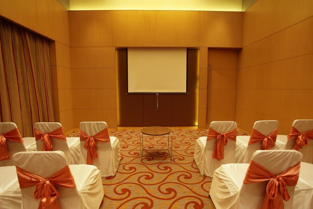 Comfort Inn Legacy Rajkot Exterior photo