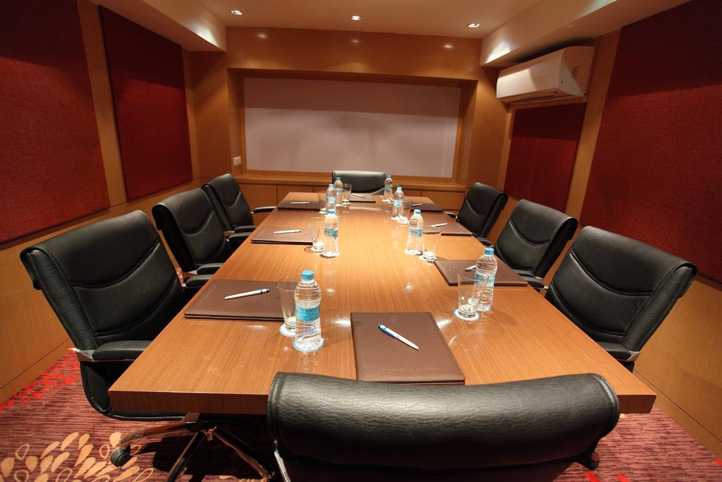 Comfort Inn Legacy Rajkot Exterior photo