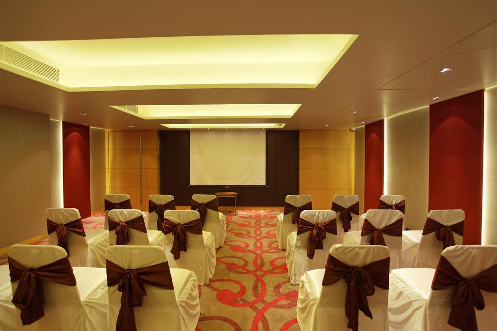 Comfort Inn Legacy Rajkot Exterior photo