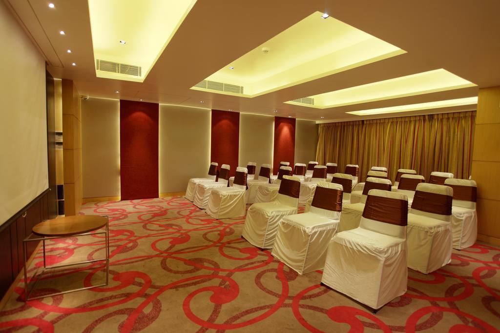 Comfort Inn Legacy Rajkot Exterior photo