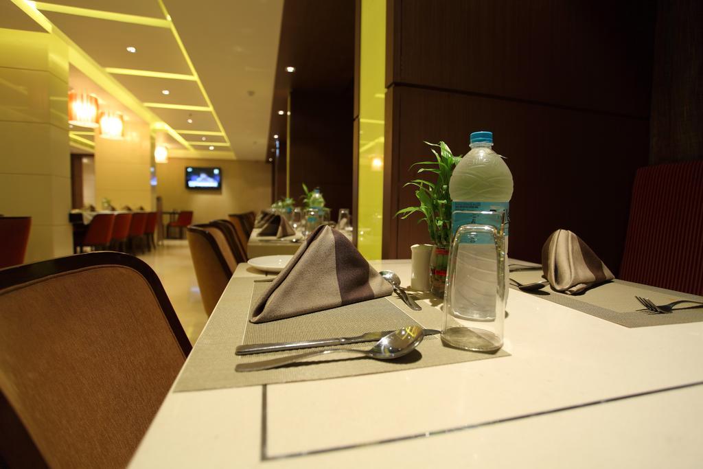 Comfort Inn Legacy Rajkot Exterior photo