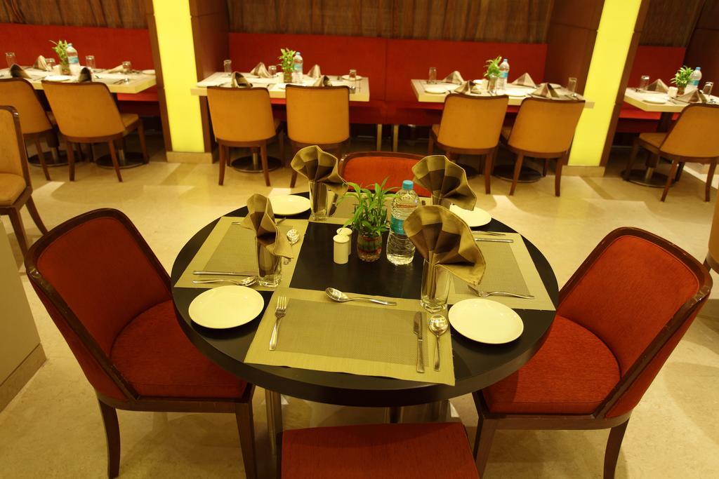 Comfort Inn Legacy Rajkot Exterior photo