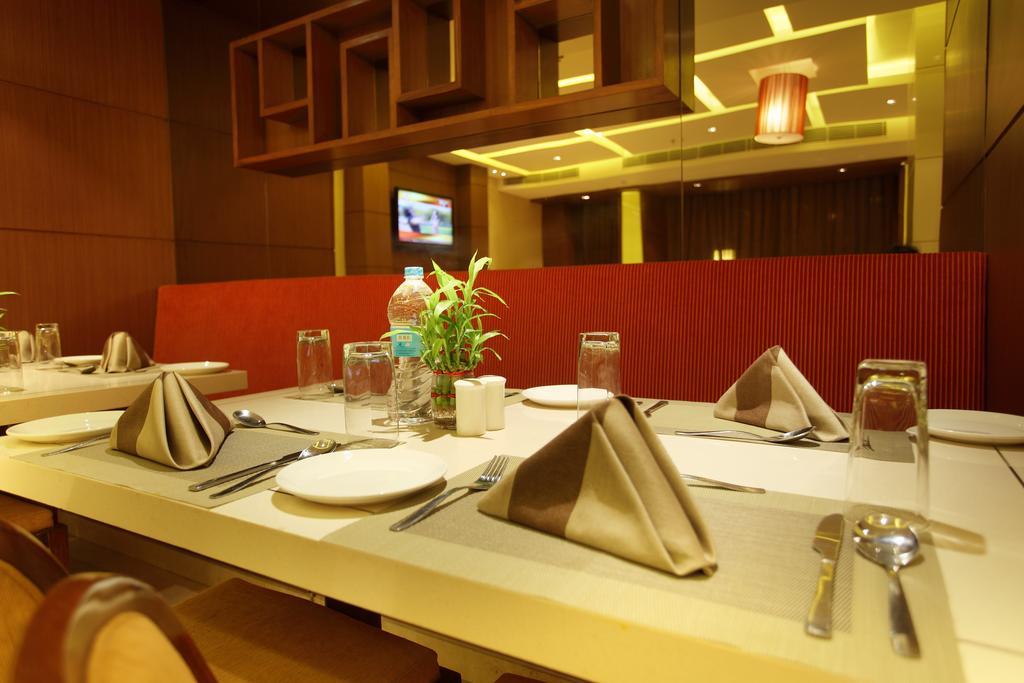 Comfort Inn Legacy Rajkot Exterior photo