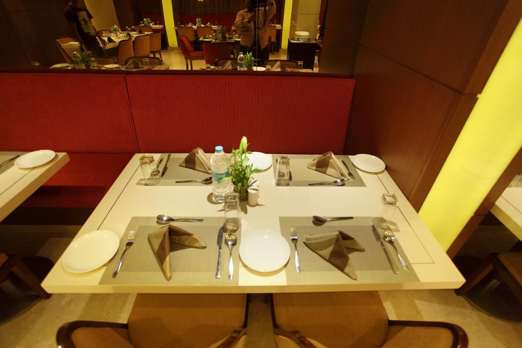 Comfort Inn Legacy Rajkot Exterior photo