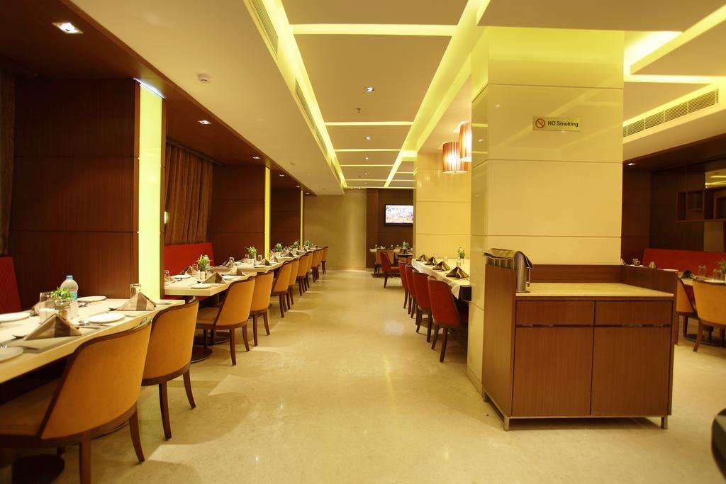 Comfort Inn Legacy Rajkot Exterior photo