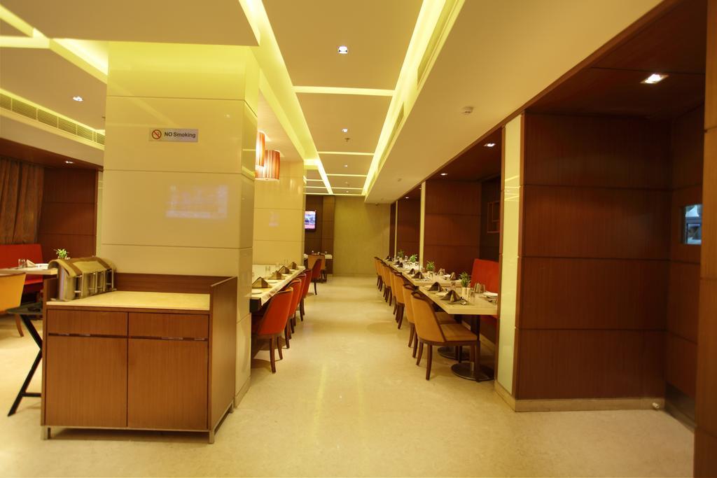 Comfort Inn Legacy Rajkot Exterior photo