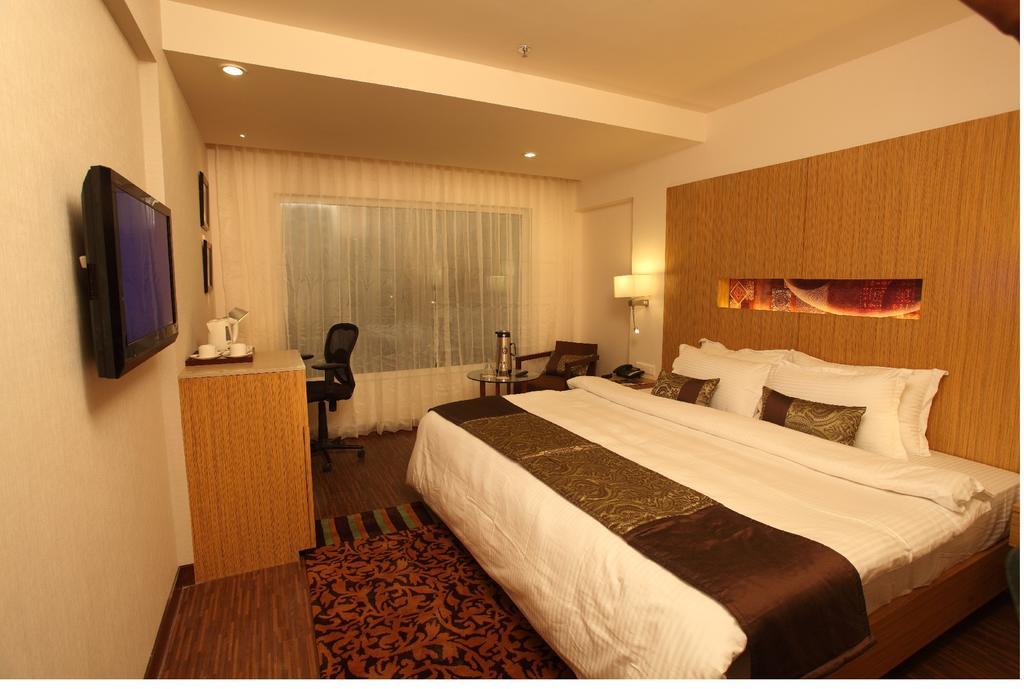 Comfort Inn Legacy Rajkot Exterior photo