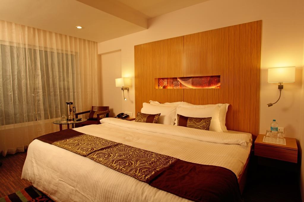 Comfort Inn Legacy Rajkot Exterior photo