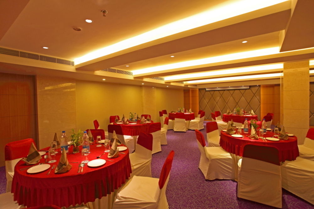 Comfort Inn Legacy Rajkot Exterior photo
