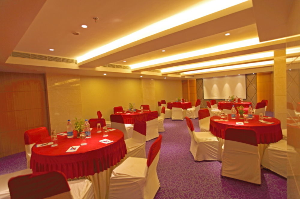 Comfort Inn Legacy Rajkot Exterior photo