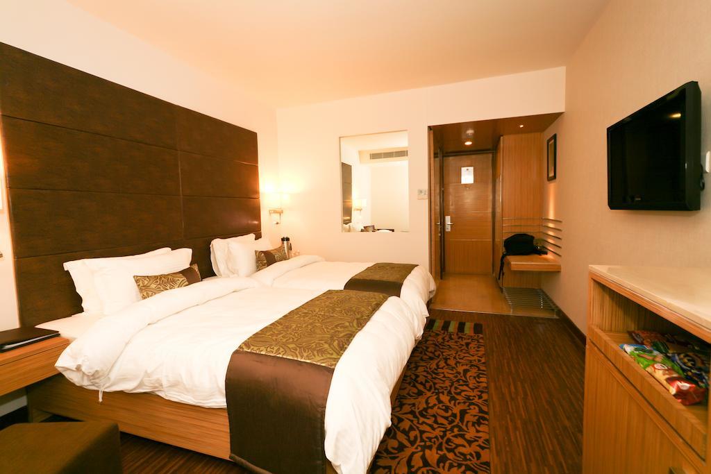 Comfort Inn Legacy Rajkot Exterior photo