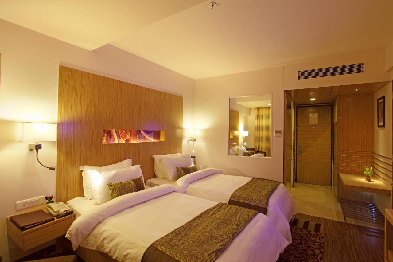 Comfort Inn Legacy Rajkot Exterior photo